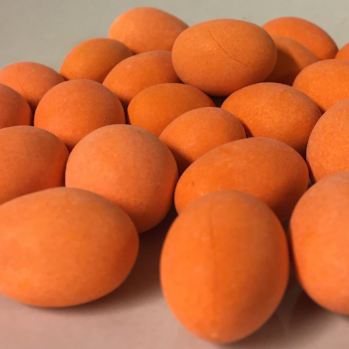 Oransseja suklaa-appelsiinimanteleita.