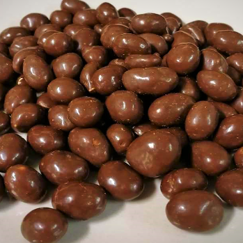 Suklaakuorrutettuja maapähkinöitä.
